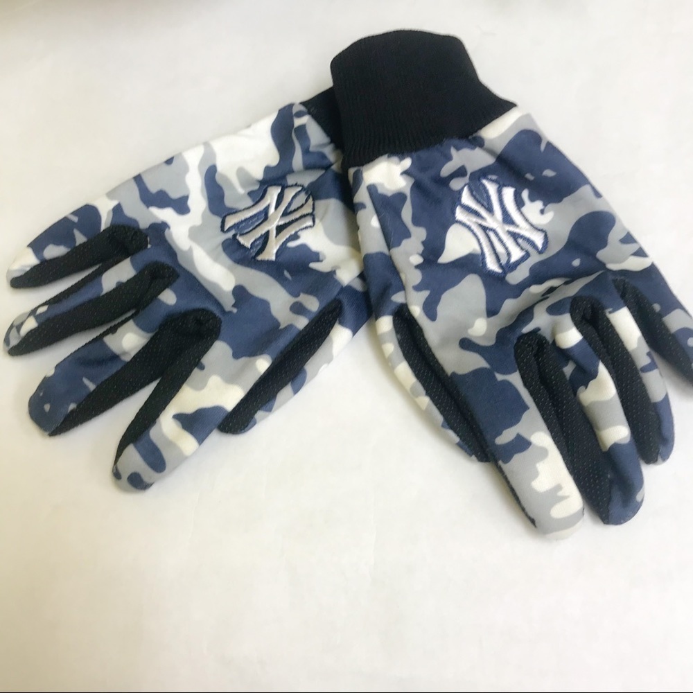 MLB New York Yankee Blue Camo Logo Batting Gloves Small blue ADULT